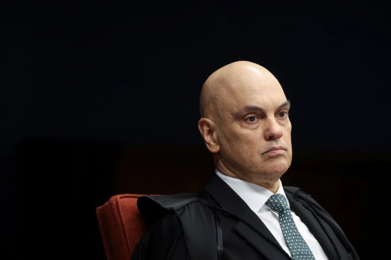 Alexandre de Moraes: Início do Cumprimento de Penas para Condenados no Núcleo 2 da Trama Golpista e Impacto das Decisões do STF