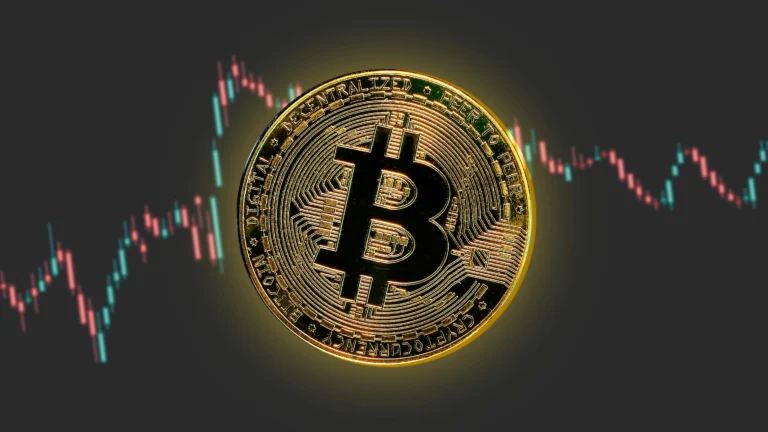 Bitcoin Rumo aos US$ 80.000: Strategy Inc. e Fluxos de ETFs Impulsionam Rally Discreto e Otimismo Cripto