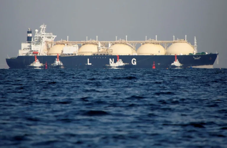 Guerra no Irã Põe em Risco GNL Europeu: Europa Troca Petróleo Russo por Nova Vulnerabilidade Energética