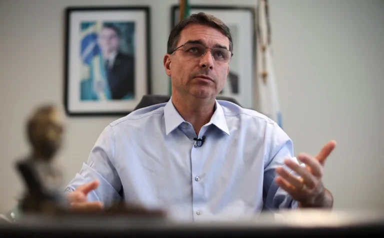 Flávio Bolsonaro Propõe Redução da Maioridade Penal para 14 Anos em Casos de Crimes Hediondos se Eleito Presidente em 2026