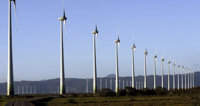 Governo Trump Freia Projetos de Energia Eólica nos EUA por “Segurança Nacional”, Diz Relatório do Financial Times