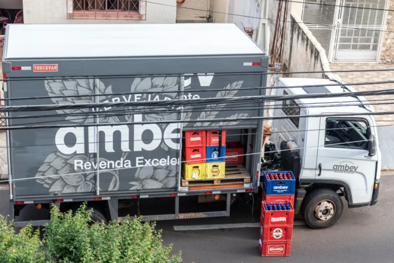 Ambev (ABEV3) Divulga Balanço 1T26: Analistas Preveem Trimestre Fraco com Consumo em Baixa no Brasil e Efeitos Cambiais