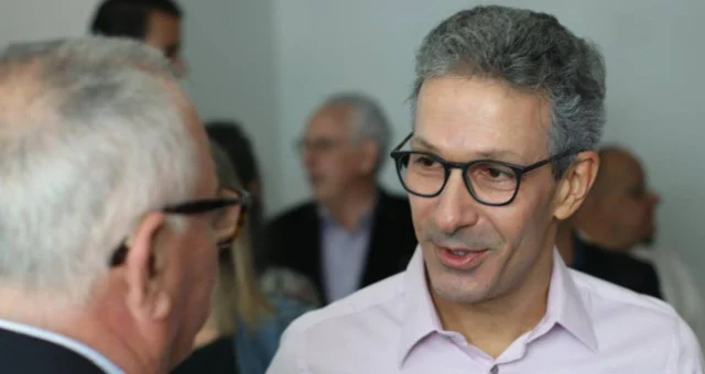 Zema defende voto nele contra Flávio Bolsonaro, citando ‘ralar’ e ‘não ter rabo preso’ em planos para aposentadoria e Petrobras