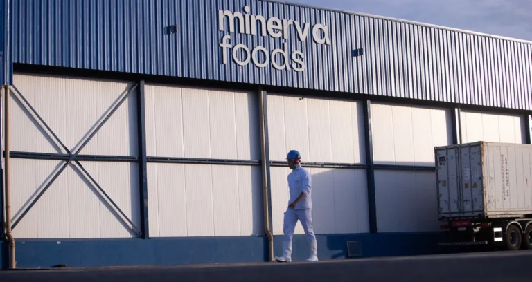 Minerva (BEEF3): Lucro da gigante da carne despenca 52,8% no 1T26, mas receita e vendas disparam impulsionadas pelo mercado externo