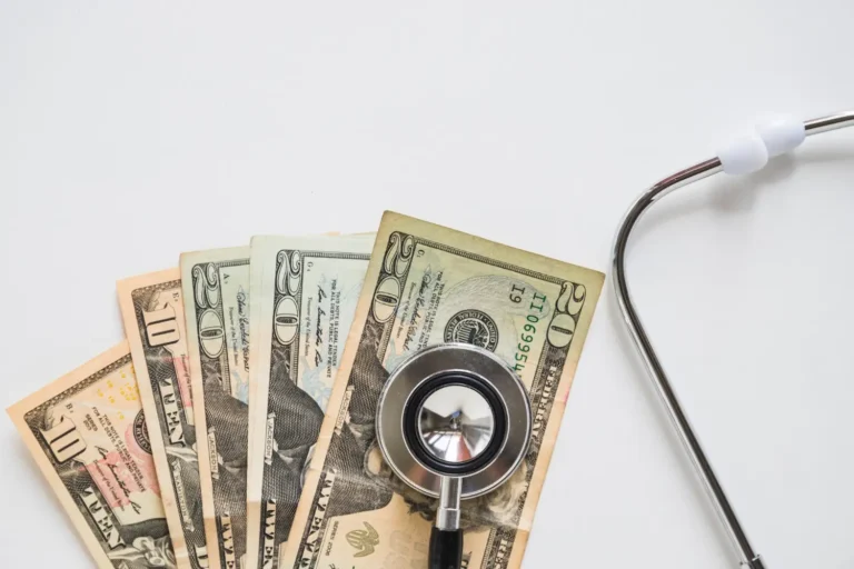 Dinheiro Compra Saúde e Longevidade? Clínicas Premium e Suplementos na Busca por Viver Mais e Melhor