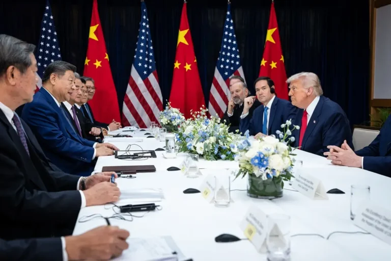Trump e Xi Jinping se Reencontram: O Que Está em Jogo na Cúpula de Alto Risco Entre EUA e China?