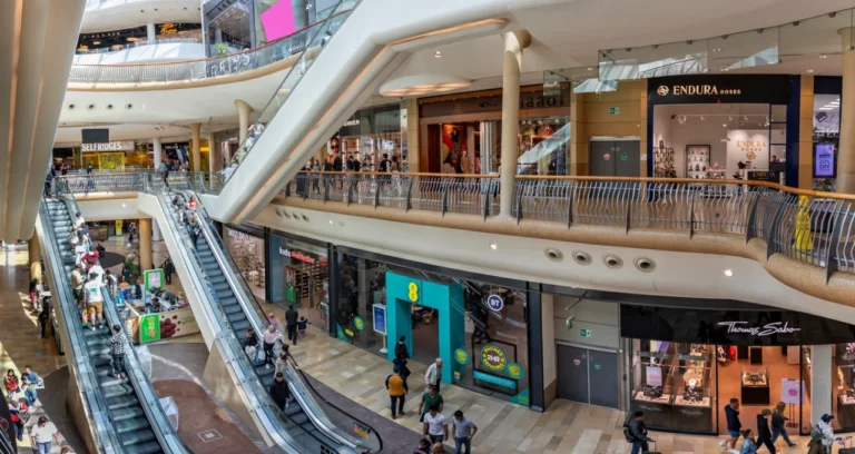 Fundo de Shoppings PMLL11 Anuncia Oferta de R$ 1 Bilhão e Investidores Profissionais Ganham Destaque em Dia de Queda do IFIX