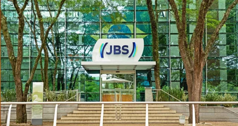 JBS (JBSS32) anuncia dividendos de US$ 1 por ação: saiba o valor em reais e datas de pagamento para investidores