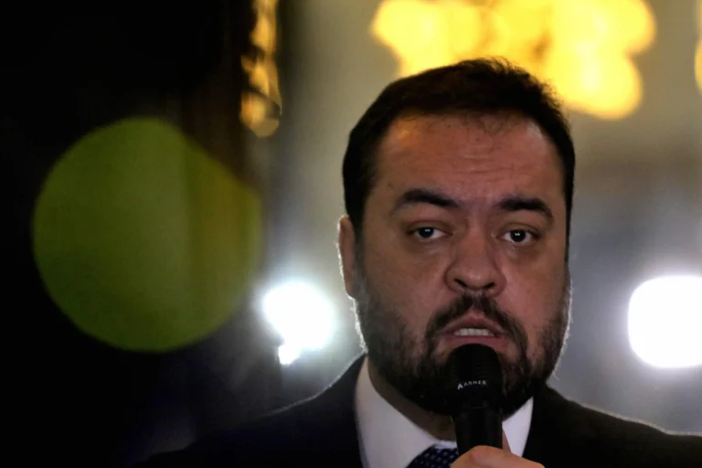 Operação da PF: Cláudio Castro e dono da Refit são alvos de busca e apreensão milionária; entenda o caso