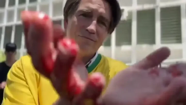 Filme “Dark Horse” sobre Bolsonaro classificado como Crime no IMDb gera polêmica e Flávio Bolsonaro se defende de acusações de financiamento