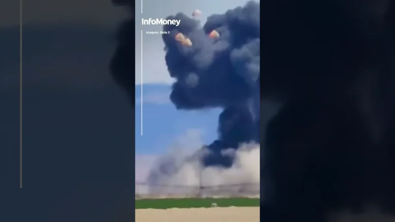 Aviões Colidem e Explodem em Exibição Aérea nos EUA; Pilotos se Ejetam em Momento Dramático