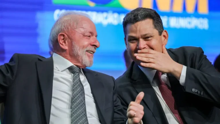 Lula e Alcolumbre se encontram no TCU em clima ameno, mas distanciamento político persiste após rejeição no STF