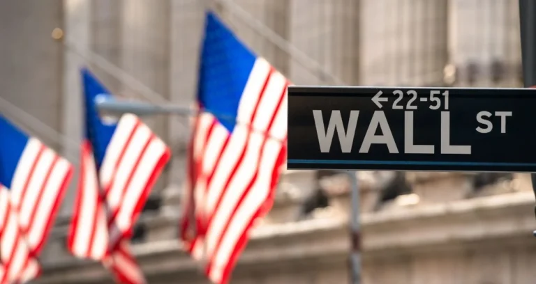 Wall Street em Queda: Tensão Irã-EUA Pressiona Bolsas, Nvidia Supera Expectativas, Mas Fica em Segundo Plano