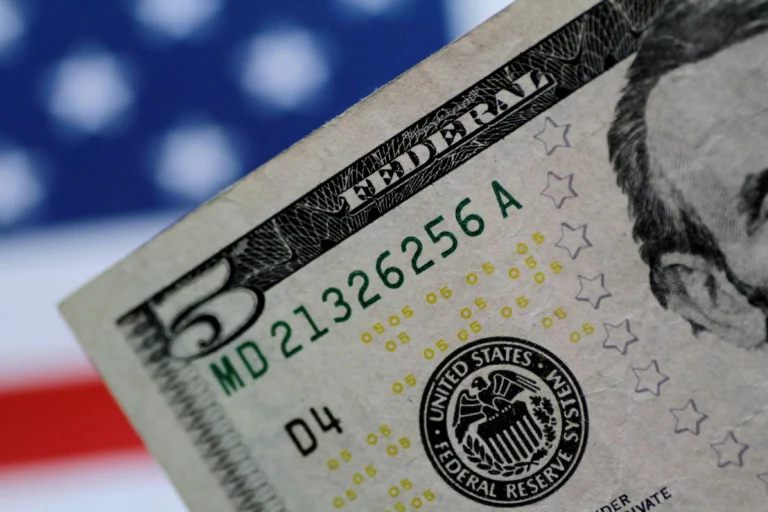 Dólar dispara no Brasil com tensão EUA-Irã: Investidores em alerta com mercado volátil e incertezas globais