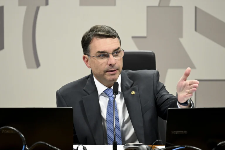 Flávio Bolsonaro: 88% de seus eleitores querem que ele siga na disputa presidencial após “Dark Horse”