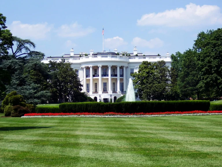 Trump Alvo de 4ª Ameaça Armada em Menos de 2 Anos: Tiroteio Perto da Casa Branca Acende Alerta de Segurança