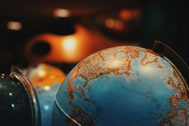 Investidor Brasileiro Busca Riqueza Global: Ações, Renda Fixa e Tecnologia Impulsionam Expansão Internacional em 2026