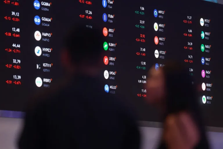 Ibovespa em Queda: PIB Forte, Decisão dos EUA sobre PCC e CV e Juros Elevados Pesam no Mercado Brasileiro