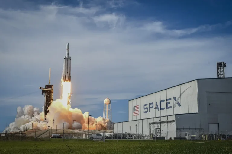 SpaceX de Elon Musk Reduz Meta de IPO para US$ 1,8 Trilhões: Gigante de IA e Foguetes Prepara Estreia Histórica na Bolsa