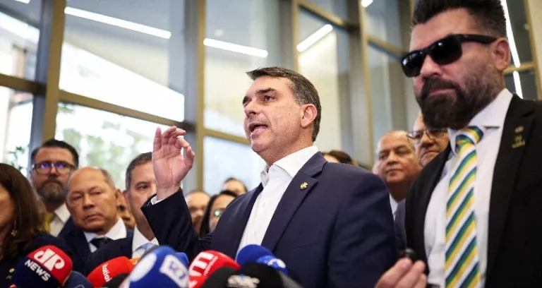 Governo Alerta: Família Bolsonaro e “Falsos Patriotas” Usam Decisão dos EUA Sobre PCC e CV para Interferir no Brasil