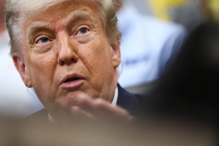 Trump reitera que acordo de paz com o Irã visa impedir armas nucleares e discute detalhes com Teerã