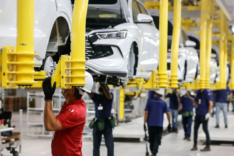 BYD Quebra Sequência de Quedas nas Vendas Globais em Maio com Impulso das Exportações, Mas Mercado Chinês Ainda Sofre