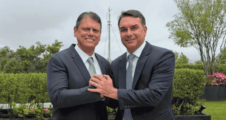 Tarcísio de Freitas Revela Conversas com Bolsonaro sobre Candidatura Presidencial e Define Flávio Bolsonaro como Seu Candidato