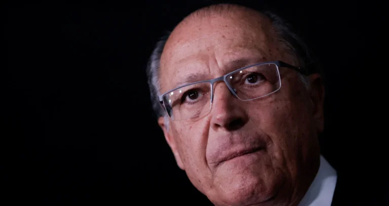 Alckmin: Governo Brasileiro Busca União Nacional e Diálogo com EUA para Reverter Tarifas sobre Produtos