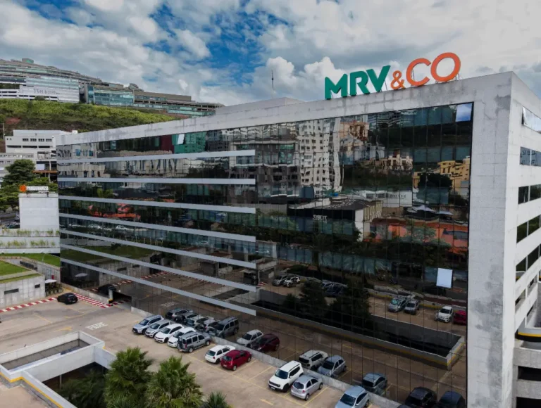 MRV (MRVE3): UBS-BB corta recomendação para Neutro e reduz preço-alvo em 40%, ação despenca com juros altos e riscos nos EUA