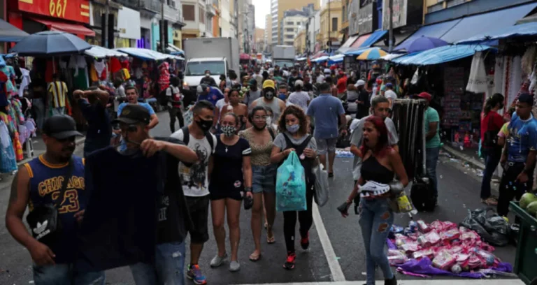 Confiança do Consumidor Paulistano Cai 0,4% em Maio: Juros Altos e Desenrola Brasil Moldam o Cenário Econômico
