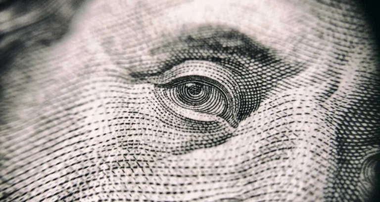 Dólar recua levemente a R$ 5,17 com mercado de olho em tensões no Oriente Médio e fala de Haddad sobre “pautas-bomba”