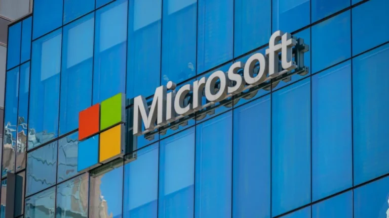 Microsoft em Apuros: Acusada de Enganar Investidores sobre Crescimento do Azure e Gastos Massivos com IA