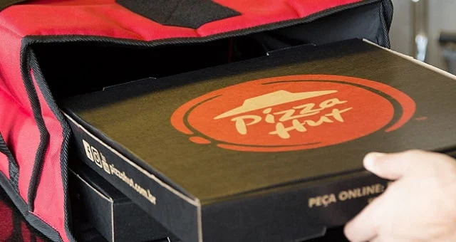 Pizza Hut é vendida por US$ 2,7 bilhões em movimento que chacoalha o mercado de fast-food