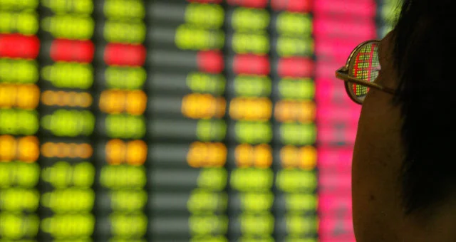 Bolsas Asiáticas em Montanha-Russa: Acordo EUA-Irã Impulsiona Recordes, Fed Assusta Wall Street e Europa