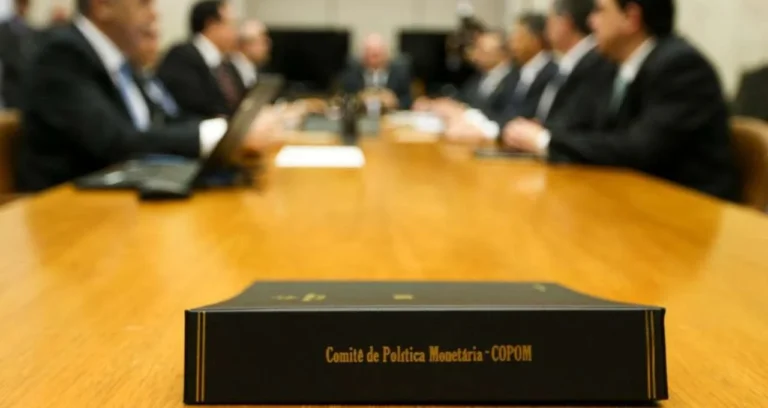 Ata do Copom: BC eleva preocupação com inflação e mantém juros altos, mas evita sinal claro sobre próximos passos