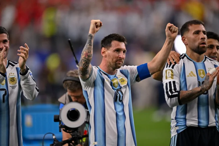 Argentina rumo ao título da Copa: Quebra de Tabu de 24 Anos e Campo Minado no Mata-Mata