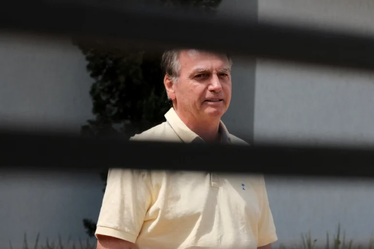 PGR pede prisão domiciliar de Bolsonaro mantida e arma apreendida retida ao STF, entenda o caso