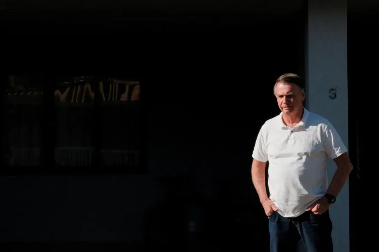 PF Apreende Espingarda de Bolsonaro em Empresa de Armamentos no RS Após Determinação de Moraes