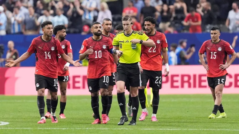 Chefe da Arbitragem da FIFA, Collina, defende juízes e rebate acusações de parcialidade no jogo Argentina x Egito
