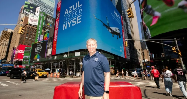 Azul (AZUL3) Retorna ao Jogo em NY: CEO Revela Lema ‘Earn the Right to Grow’ Após Recuperação Judicial