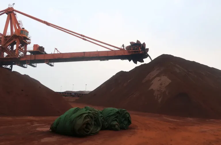 Minério de Ferro Dispara: Escassez de Oferta e Estoques Baixos na China Impulsionam Preços para Cima