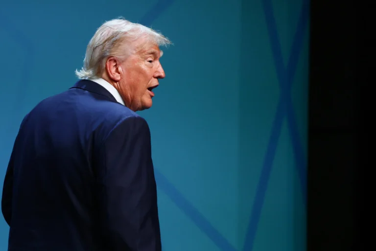Trump: Irã pede negociações, mas EUA avisam que “cessar-fogo ACABOU” após ataques a petroleiros