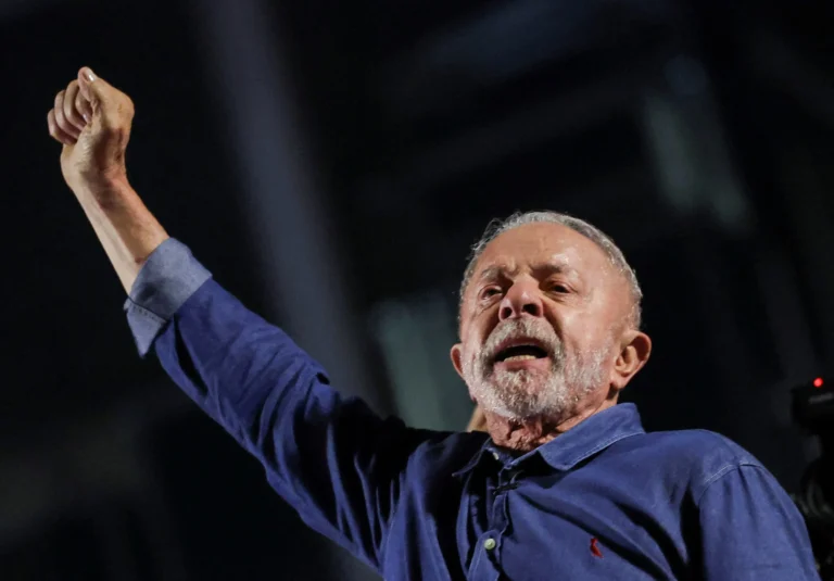 China e Líderes Globais Celebram Vitória de Lula; Trump e Milei Mantêm Silêncio Misterioso