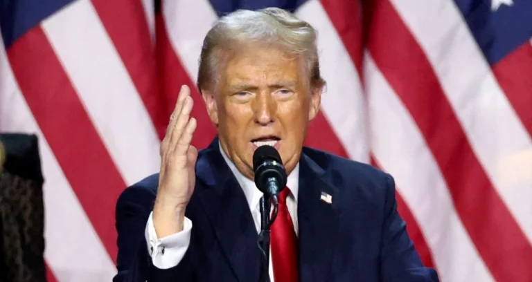 Trump Oferece US$ 1 Milhão por Denúncias de Fraude Eleitoral e Vê Aprovação Subir para 32% Antes das Eleições de Meio de Mandato