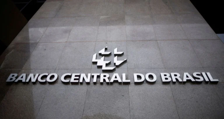 Endividamento das Famílias Brasileiras Atinge Recorde Histórico de 50,1% da Renda, Ignorando Medidas do Governo Lula
