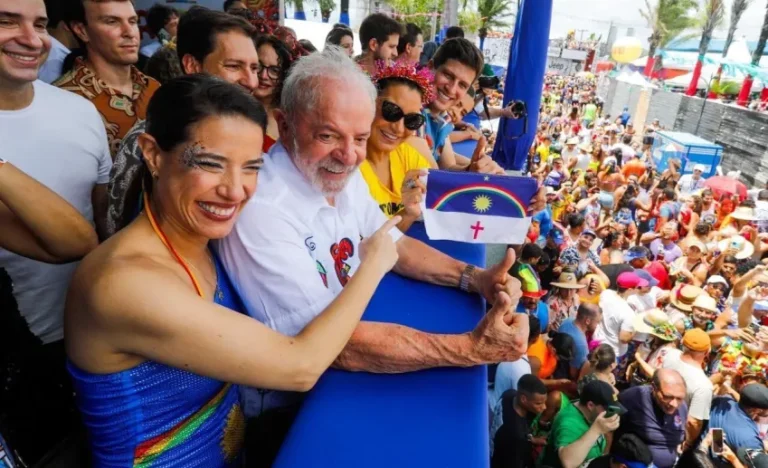 Lula no Carnaval: Presidente curte folia em Salvador e será homenageado no Rio de Janeiro neste fim de semana