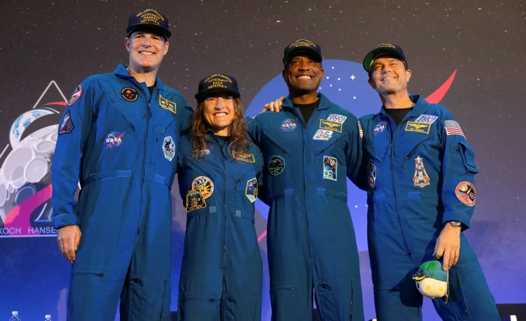 Artemis II: Astronautas descrevem a união e a vastidão do espaço em 1ª entrevista após o retorno da missão lunar