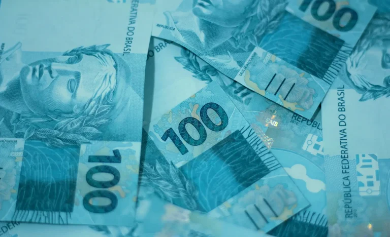 Fundos de Investimento Captam R$ 159 Bilhões no 1º Trimestre, Superando 5 Anos, Apesar de Rentabilidade Abaixo dos Índices