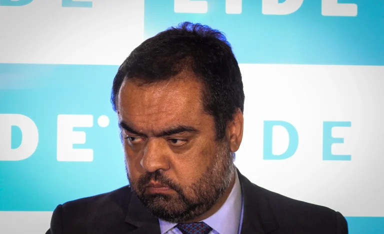 Cláudio Castro Alegando Lombalgia Aguda, Ex-Governador do RJ Não Depõe à CPI do Crime Organizado