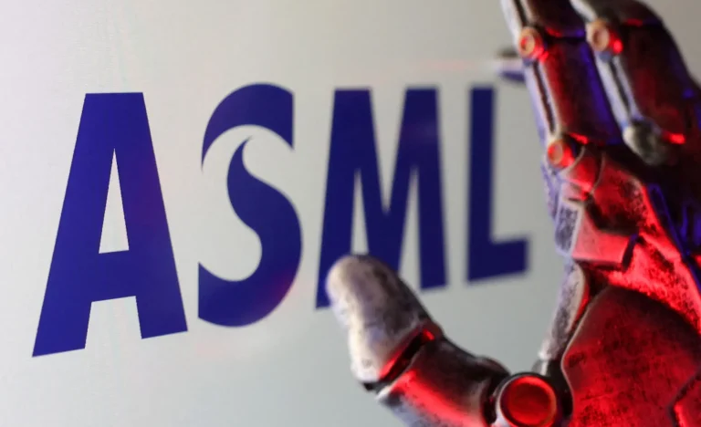 ASML eleva previsão para 2026 com boom da IA: chips de inteligência artificial impulsionam demanda global por máquinas de litografia